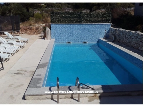 Apartmani Dinko s grijanim bazenom - Marina – Trogir
